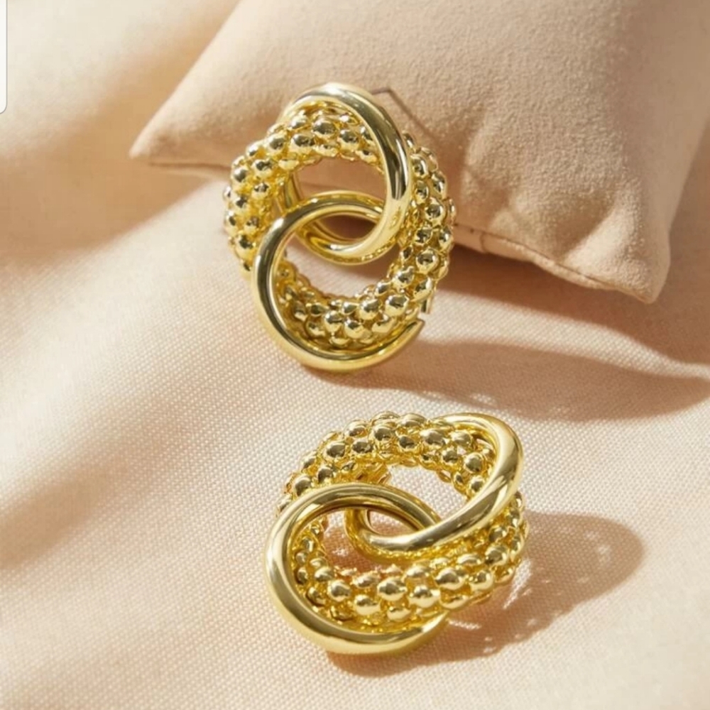 *Laura* Chunky Post Earrings - Picture 4 of 4